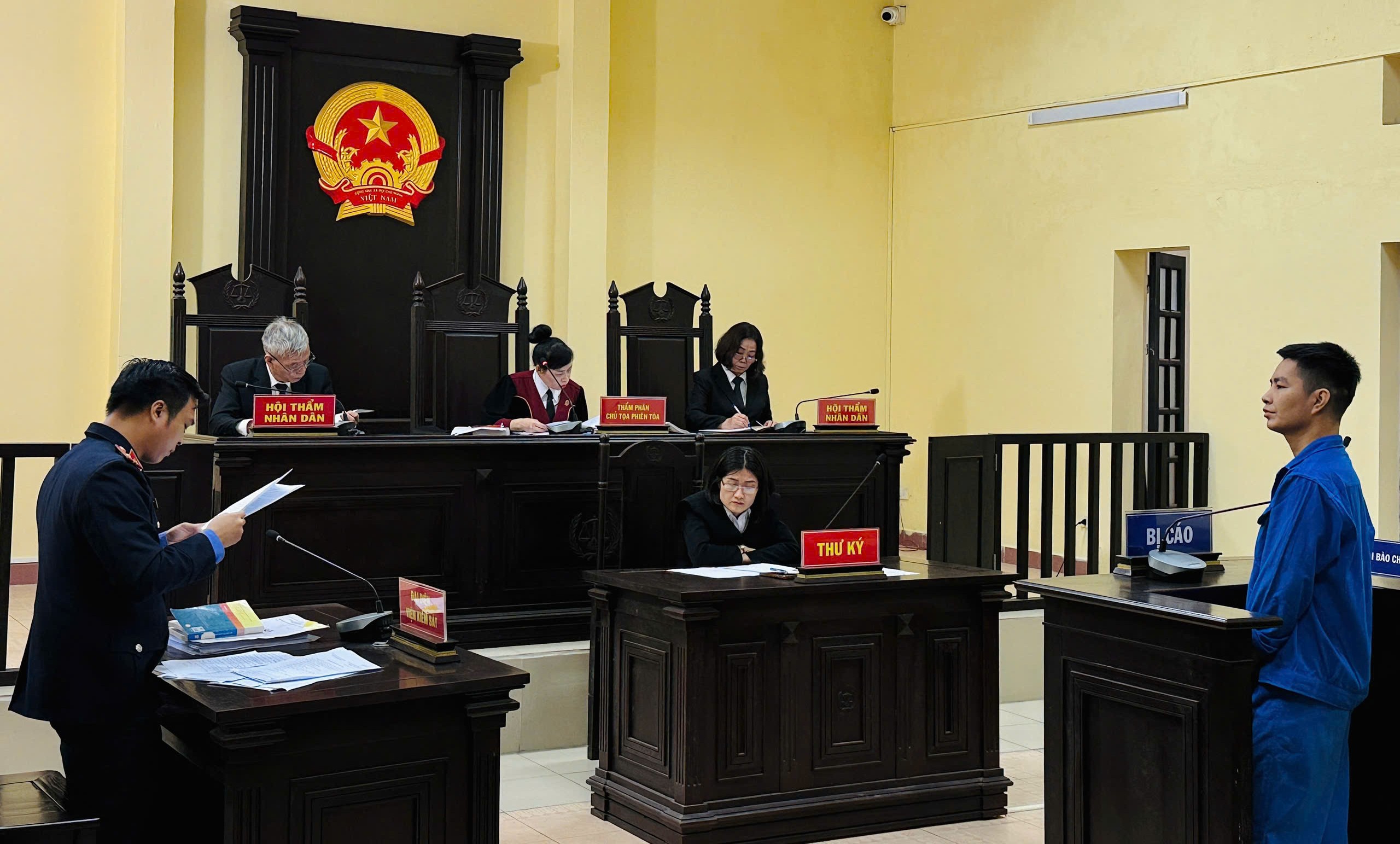 Kiểm sát viên Viện KSND khu vực 8, Hà Nội - THQCT, KSXX tại phiên tòa